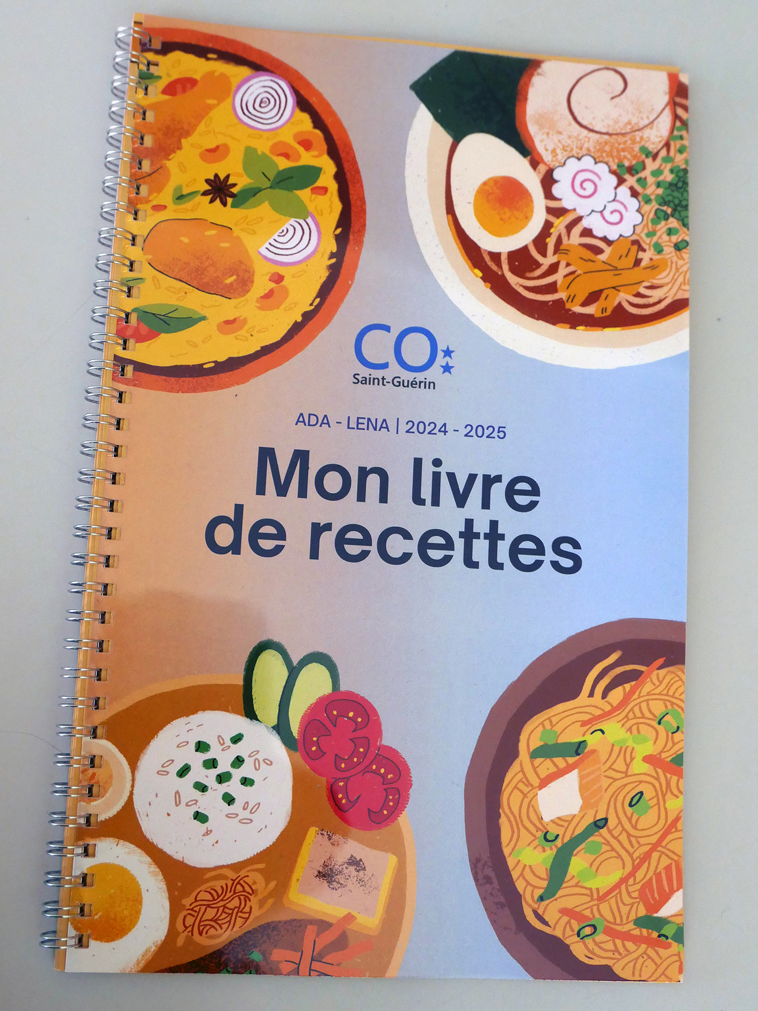 La classe d’adaptation de Natacha Lerjen vend son livre de recettes illustrées